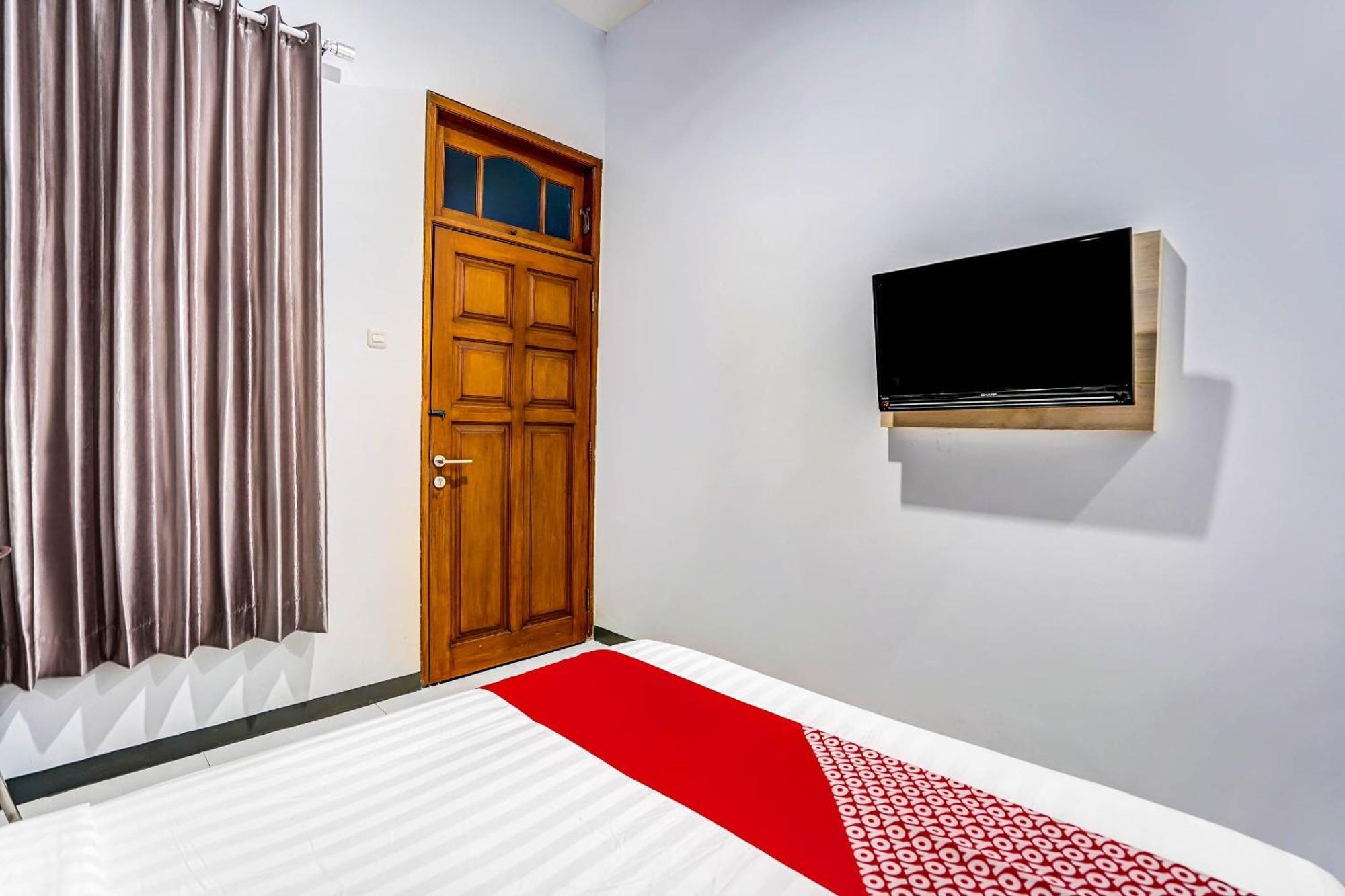Oyo 90891 Parang Kusumo Residence Krembangan Exteriér fotografie