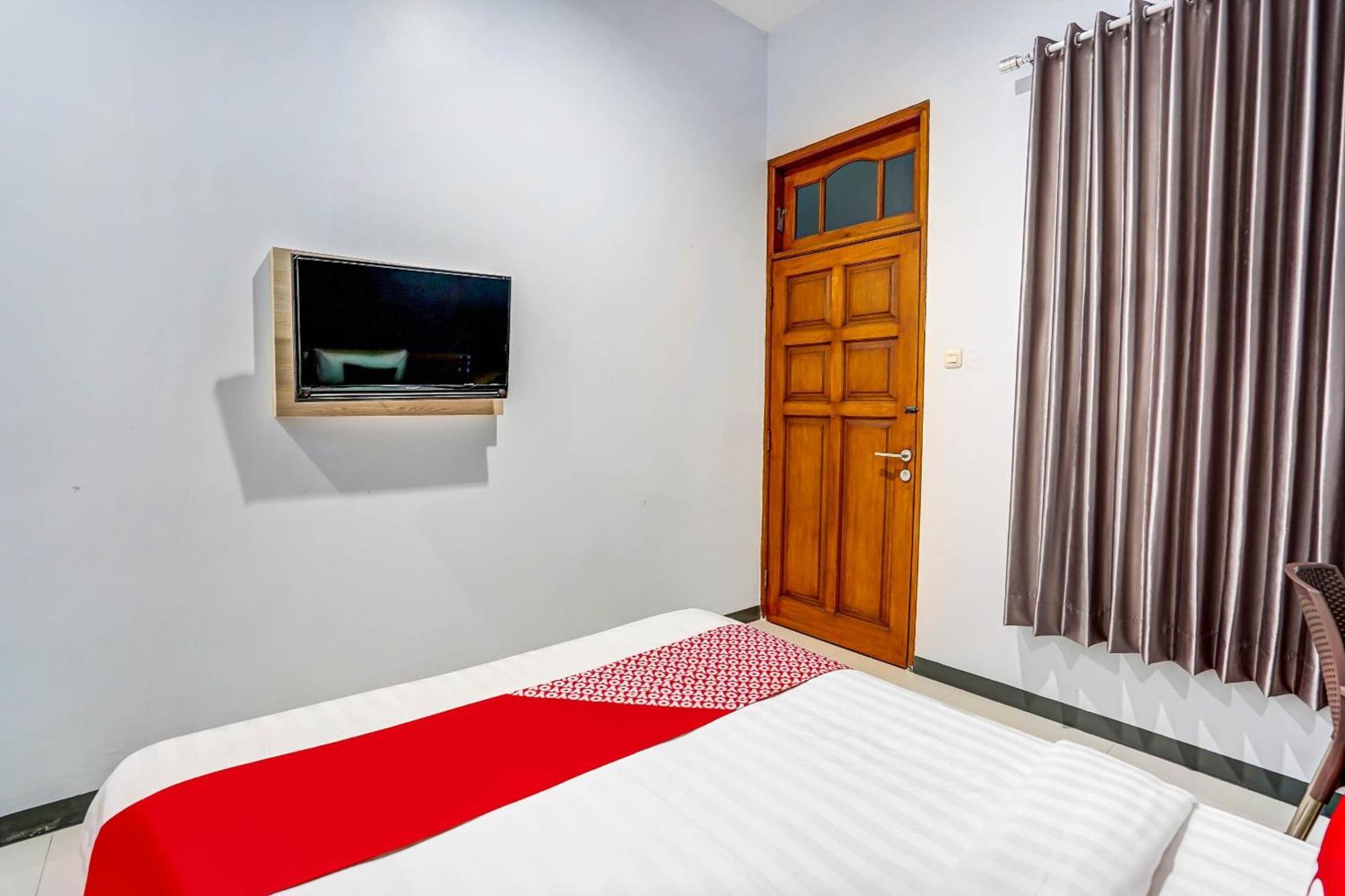 Oyo 90891 Parang Kusumo Residence Krembangan Exteriér fotografie