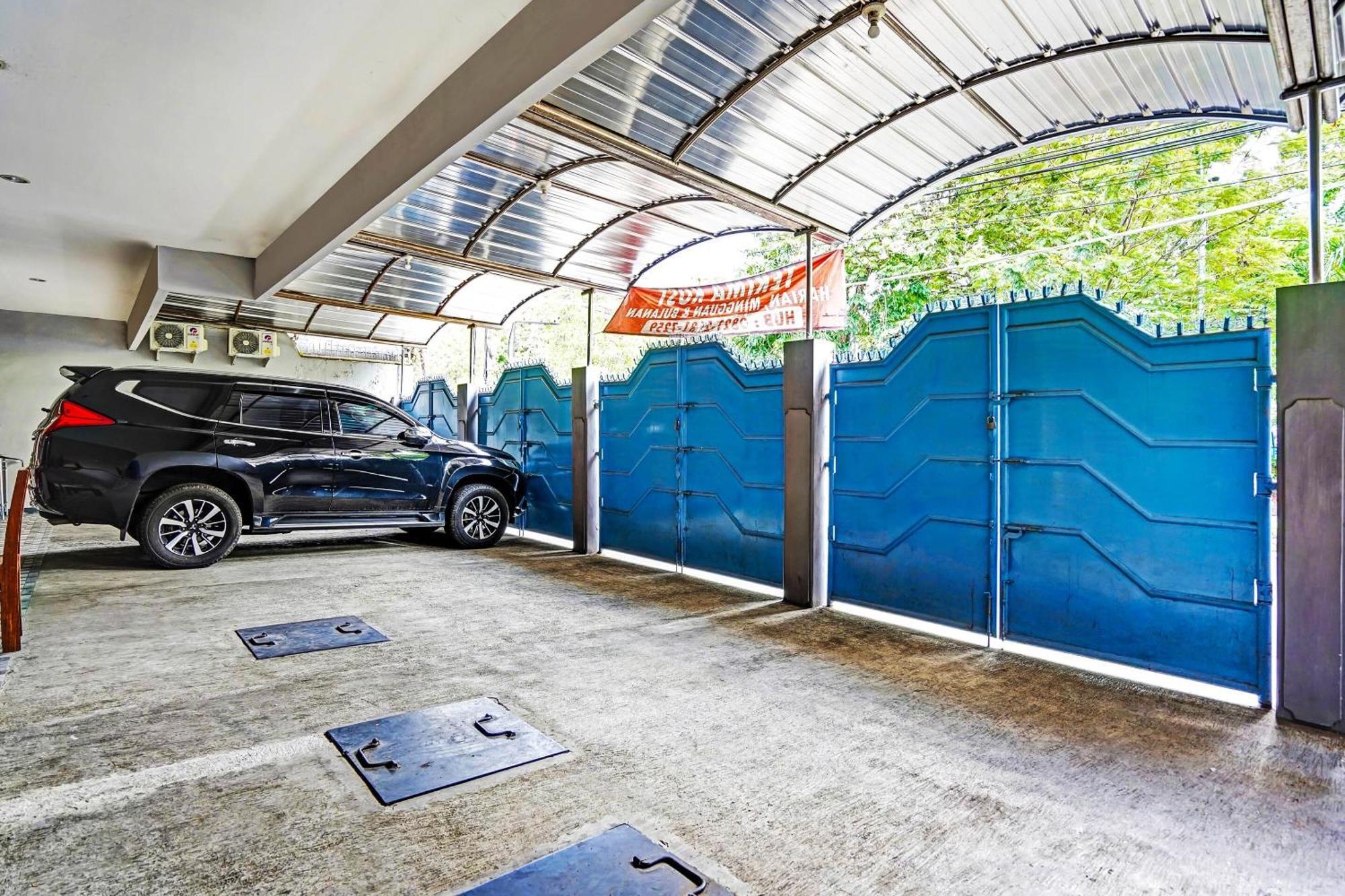 Oyo 90891 Parang Kusumo Residence Krembangan Exteriér fotografie