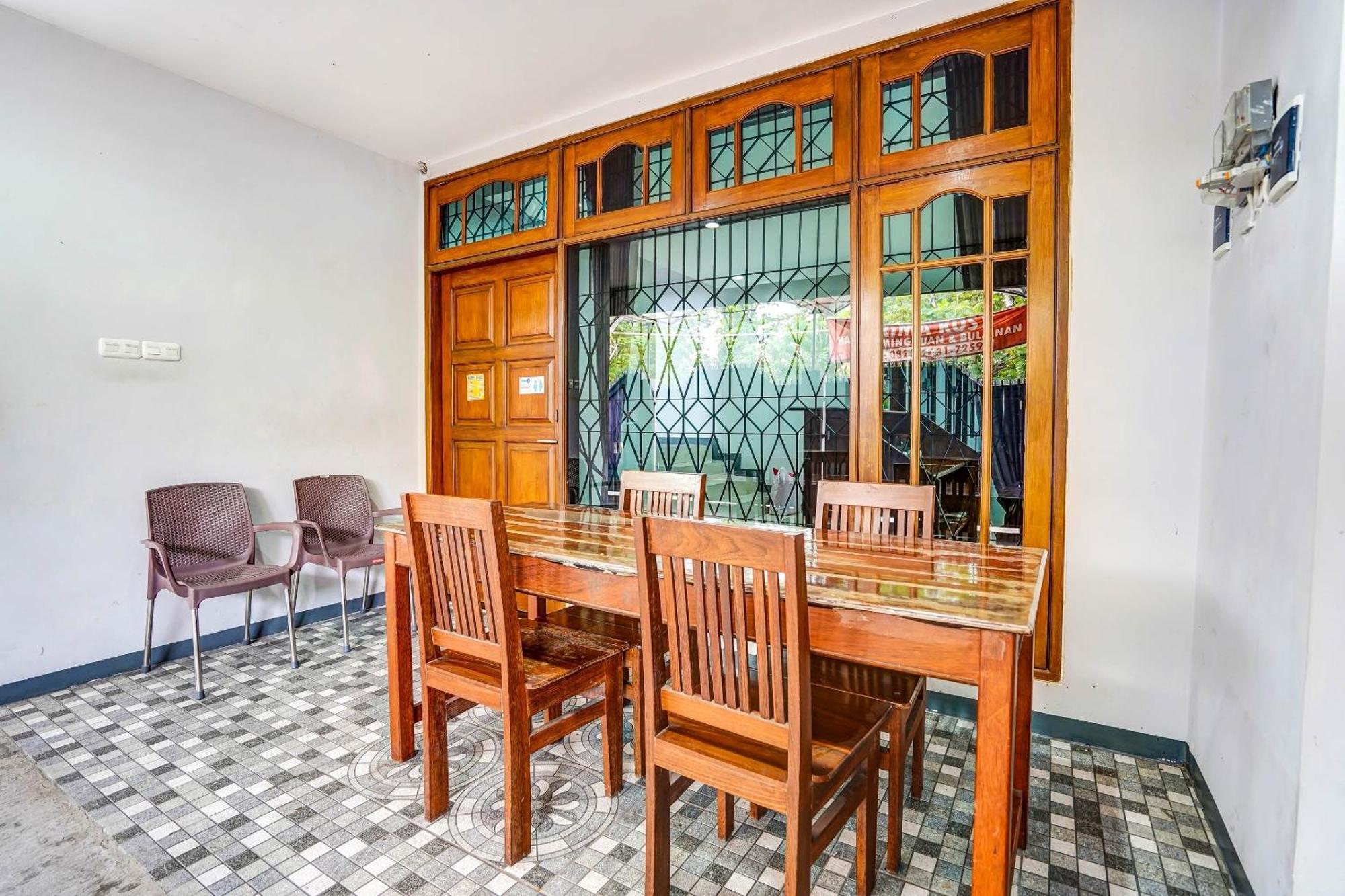 Oyo 90891 Parang Kusumo Residence Krembangan Exteriér fotografie