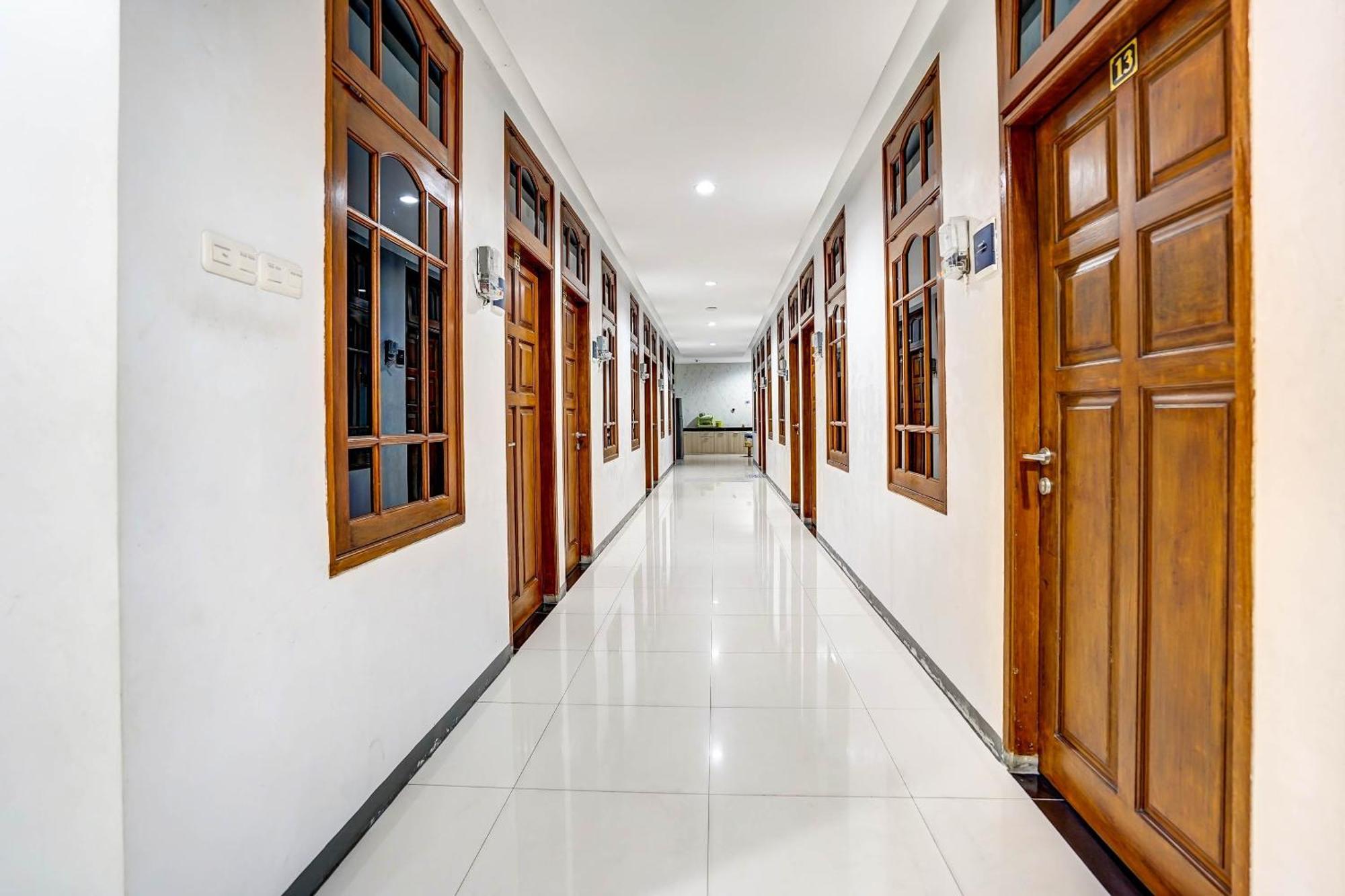 Oyo 90891 Parang Kusumo Residence Krembangan Exteriér fotografie