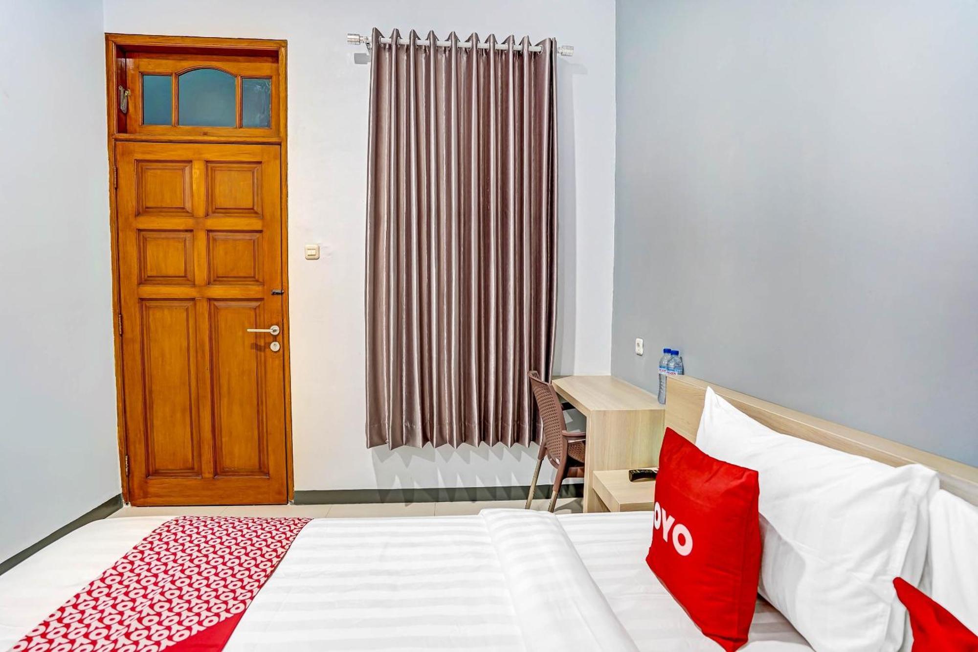 Oyo 90891 Parang Kusumo Residence Krembangan Exteriér fotografie