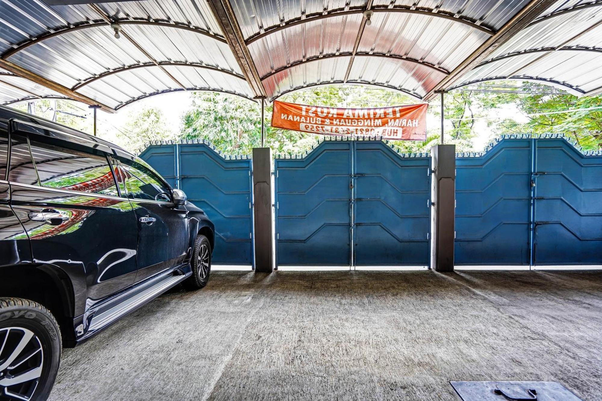 Oyo 90891 Parang Kusumo Residence Krembangan Exteriér fotografie