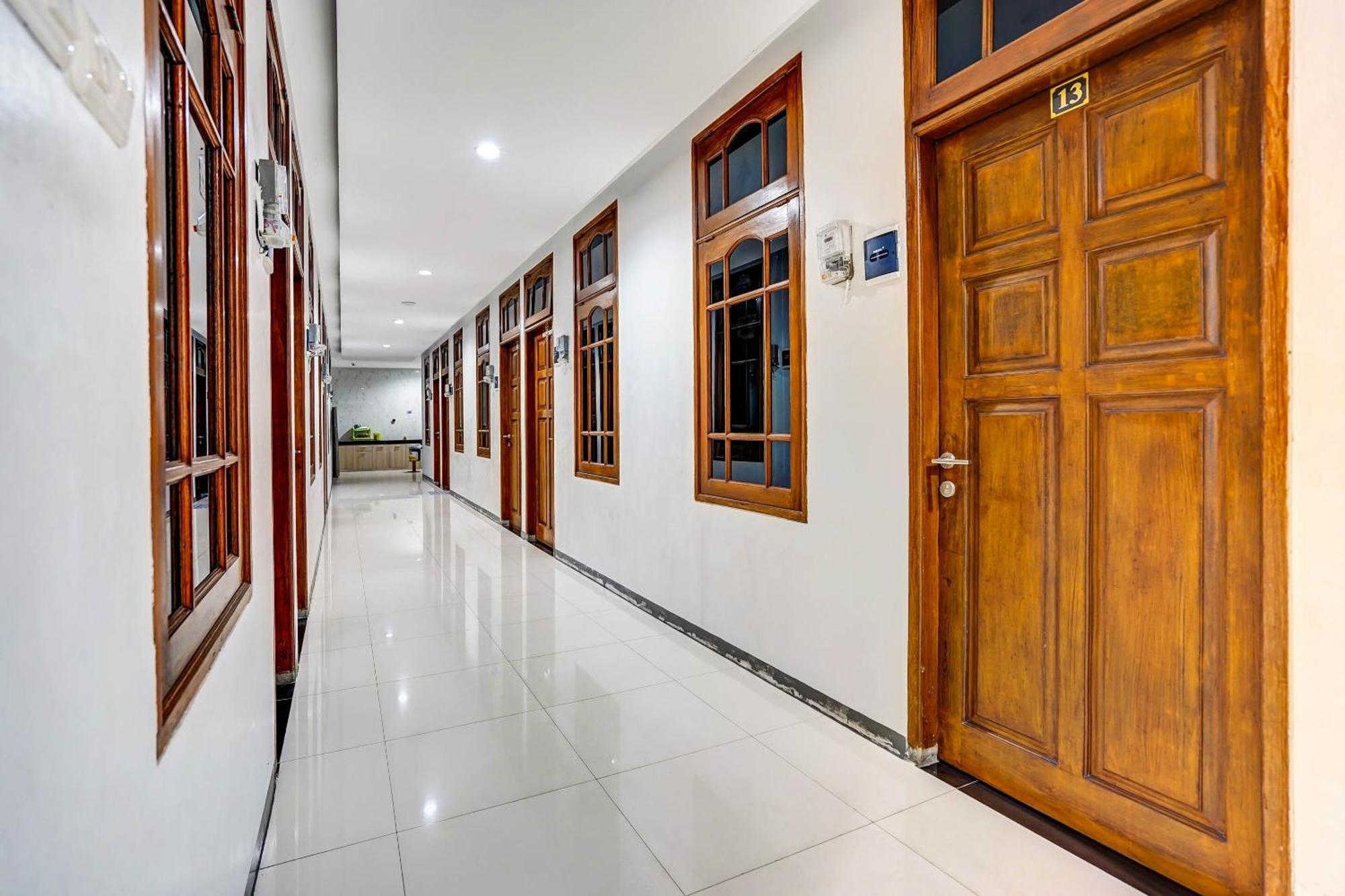 Oyo 90891 Parang Kusumo Residence Krembangan Exteriér fotografie