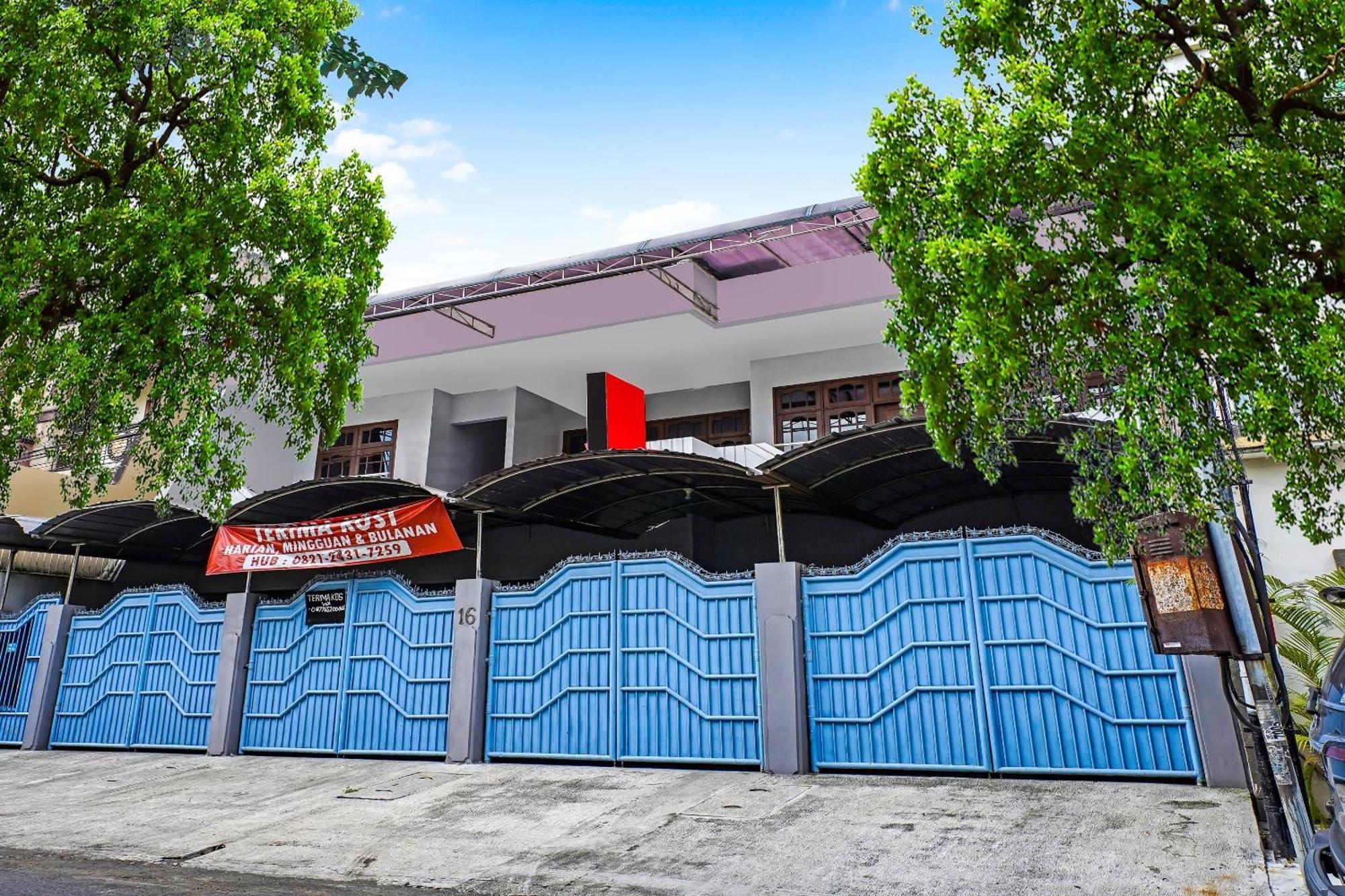 Oyo 90891 Parang Kusumo Residence Krembangan Exteriér fotografie